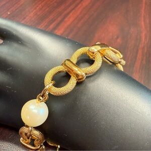 Avon “Classic Style” Gold and Cream Chain-Link Pearl Bracelet NIB 1992 vintage